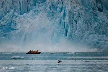 הסדרה הגיאוגרפית מסע בשוברת קרח אל הצפון הרחוק - הרצאה