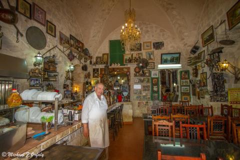 מסעדת דיואן אל סראיה, אבו אשרף